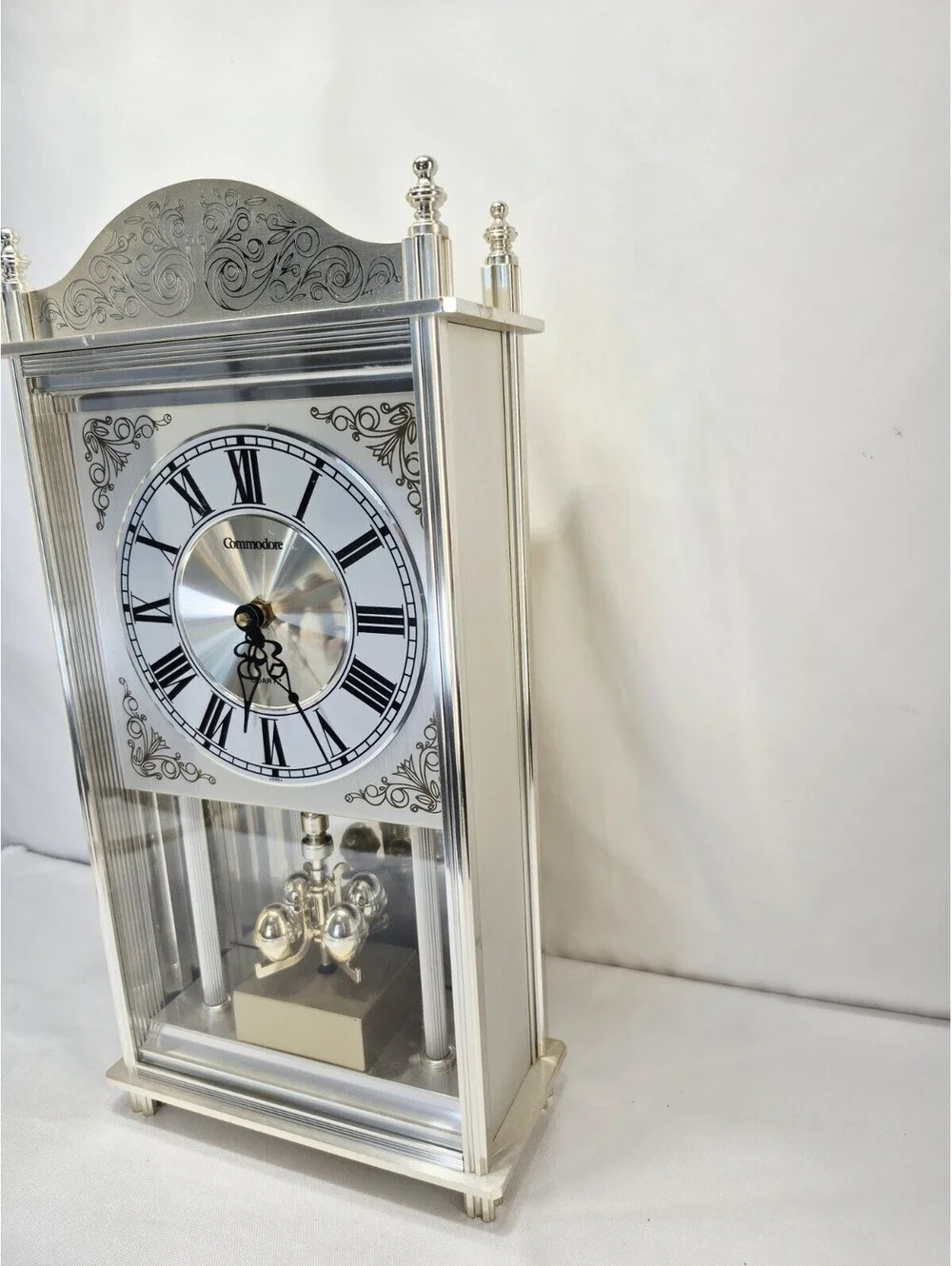 VINTAGE RARE ANTIQUE COMMODORE QUARYZ CLOCK MADE IN KOREA #632